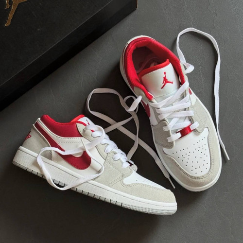 کفش اسپرت نایک ایر جردن 1 لو اسموک گری رد | Nike Air Jordan 1 Low Light Smoke Grey Gym Red